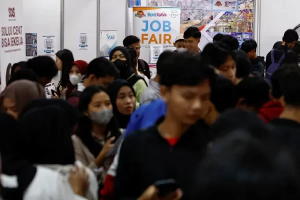 Sluggish Indonesian Economy Hampers Job Creation Efforts Indonesian Economy Below 5%, Job Growth Stalls